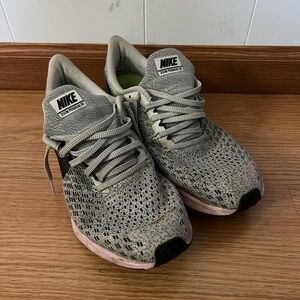 Nike Zoom Pegasus 35 Athletic Sneakers